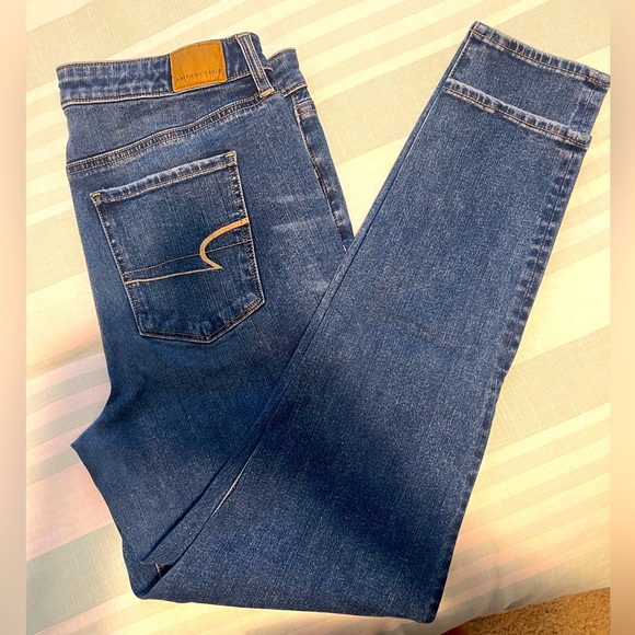American Eagle jeans in like new condition - Picture 1 of 2